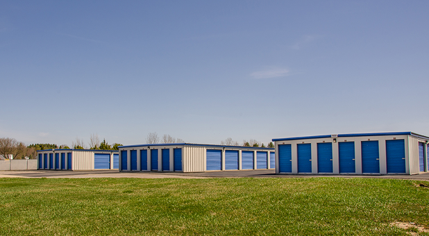 Row of self storage units in Davison, MI